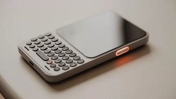 آخرین تلاشها برای احیای بلکبری/ Clicks Communicator با کیبورد فیزیکی معرفی شد آخرین تلاشها برای احیای بلکبری/ Clicks Communicator با کیبورد فیزیکی معرفی شد