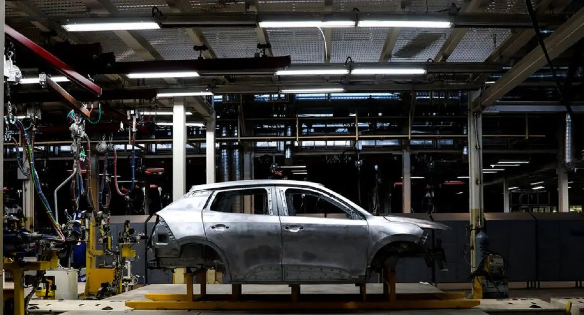 خودروسازان بدون مجوز حق افزایش قیمت ندارند