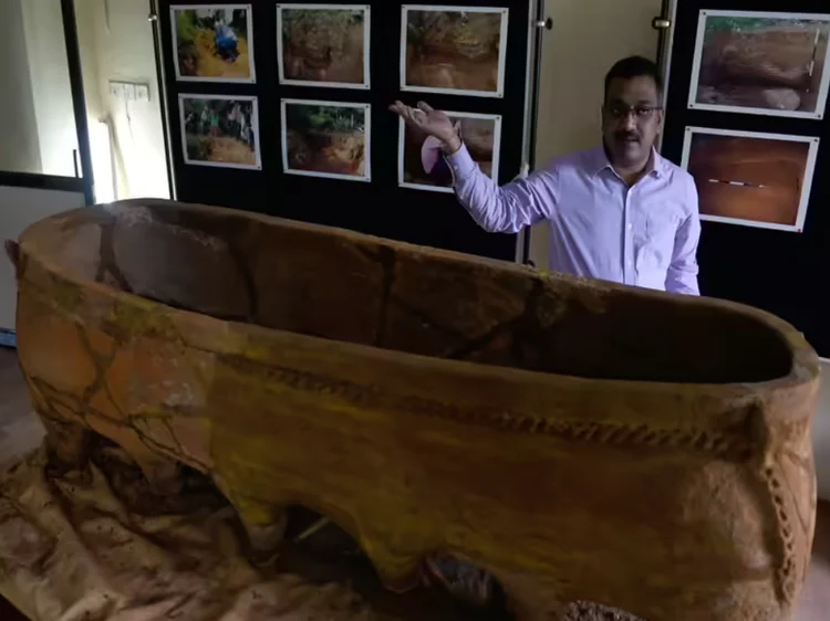 کشف تابوت سفالی ۲۳۰۰ ساله با دوازده پایه در هند