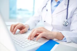 توصیه‌هایی برای حفظ سلامتی هنگام کار با رایانه و موبایل
