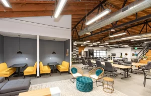 فضای کار اشتراکی (Coworking Space)  چیست و برای چه افرادی مناسب است؟