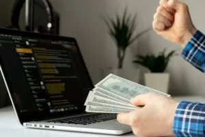 درآمد برنامه نویسی در کانادا چگونه است؟ + شرایط