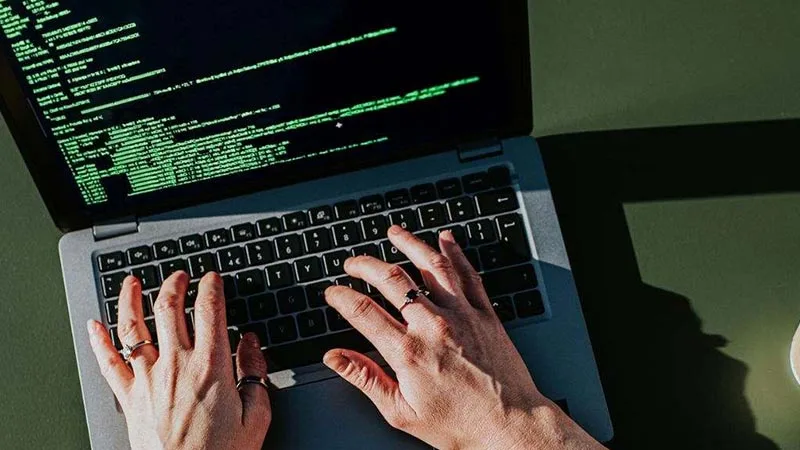 بهترین لپ تاپ برای برنامه نویسی 2024