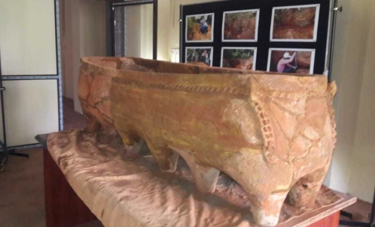 کشف تابوت سفالی ۲۳۰۰ ساله با دوازده پایه در هند