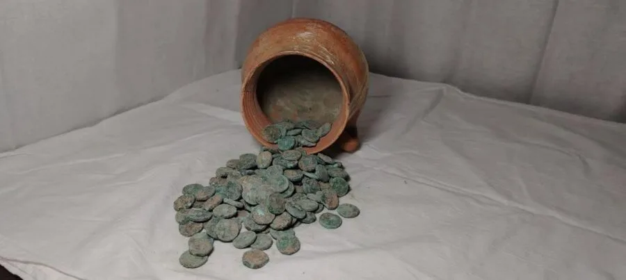 کشف گنجینه سکه‌های ۲۰۰۰ ساله کوشانیان در تاجیکستان
