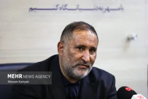 تجلیل مرکز پاسداشت زبان فارسی از سیاسیون؛ پیام رهبر راهگشا شد