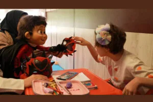 دیدار بچه‌زرنگ و ببری با کودکان در یک مرکز توانبخشی
