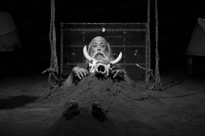 وقتی بیضایی محدود نماندن به اصول را ستود؛ در این نمایش حق با ضحاک است!